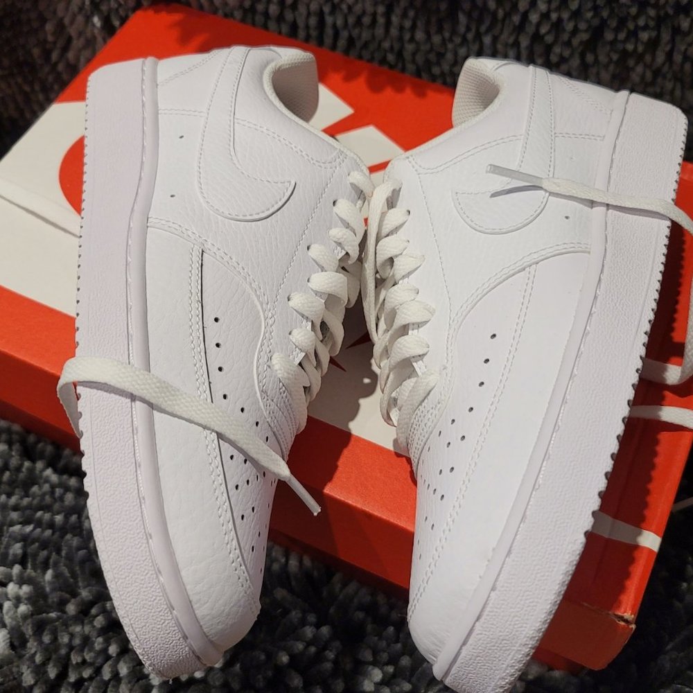 WOMAND'S NEW NIKE 8    $60 FRIM - Picture 4 of 6